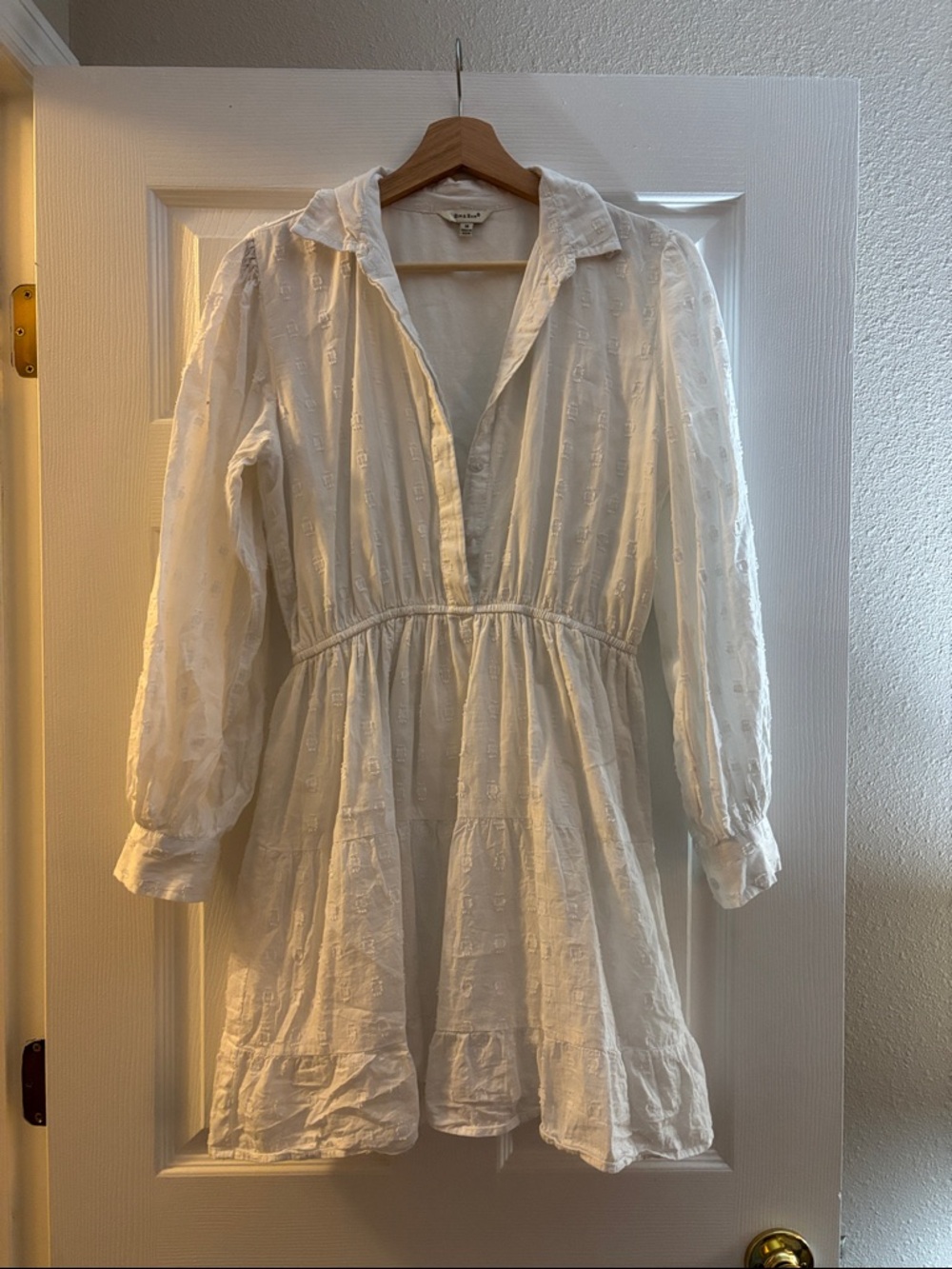 Women's White Mini Dress with V-Neck and Long Sleeves